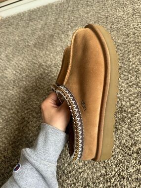 Chestnut UGG Tasman slippers